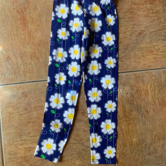 Girls dress with matching tights! - Picture 3 of 3